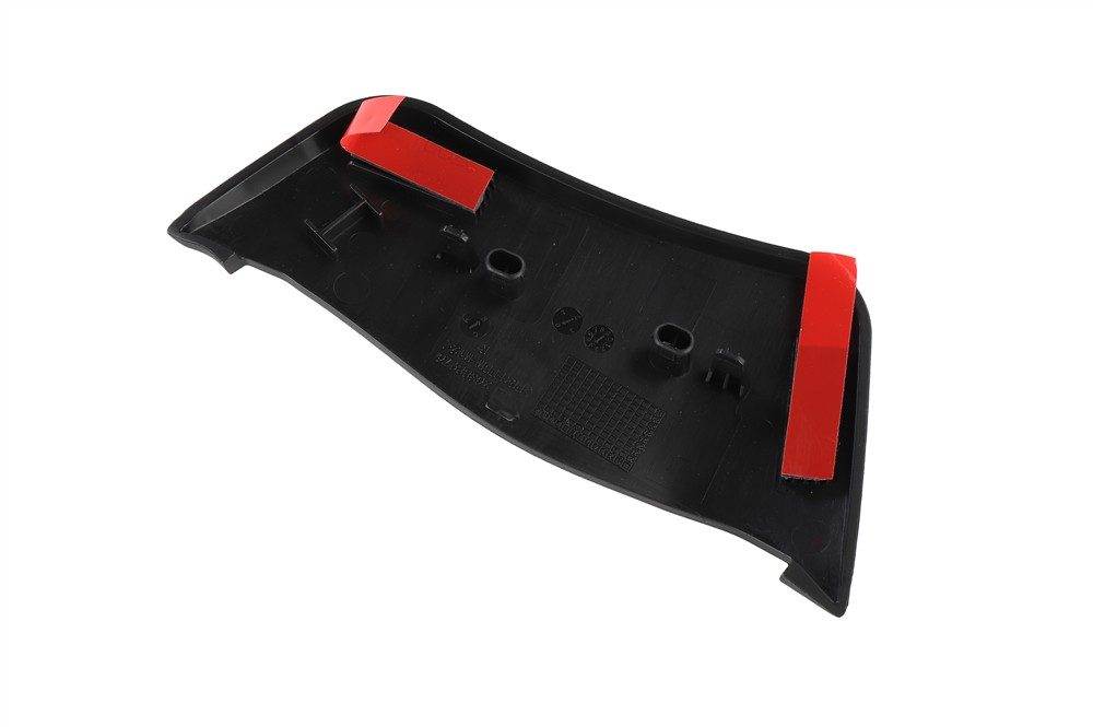 GM Genuine Parts Tail Light Molding 26388976 — image 2